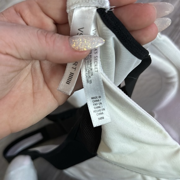 Victoria’s Secret VSX Sports Bra White Black 34DD Wireless High Impact - Picture 3 of 3